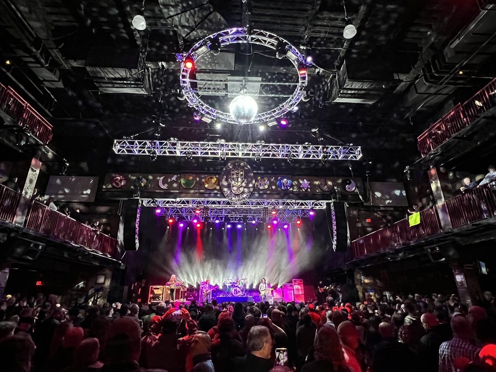 Image found on: https://www.yelp.com/biz/house-of-blues-boston-music-venue-boston House of Blues
